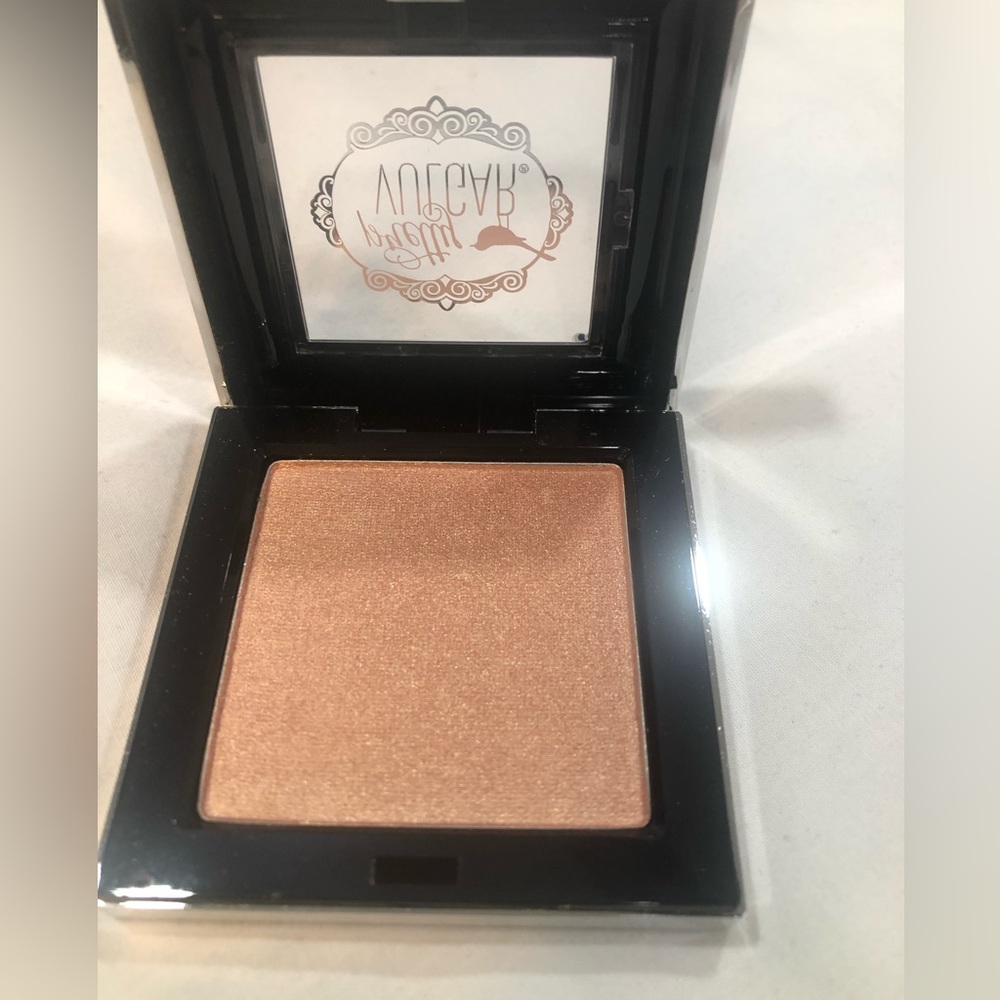 New* Pretty Vulgar Shimmering Swan Highlighter * - Picture 5 of 8